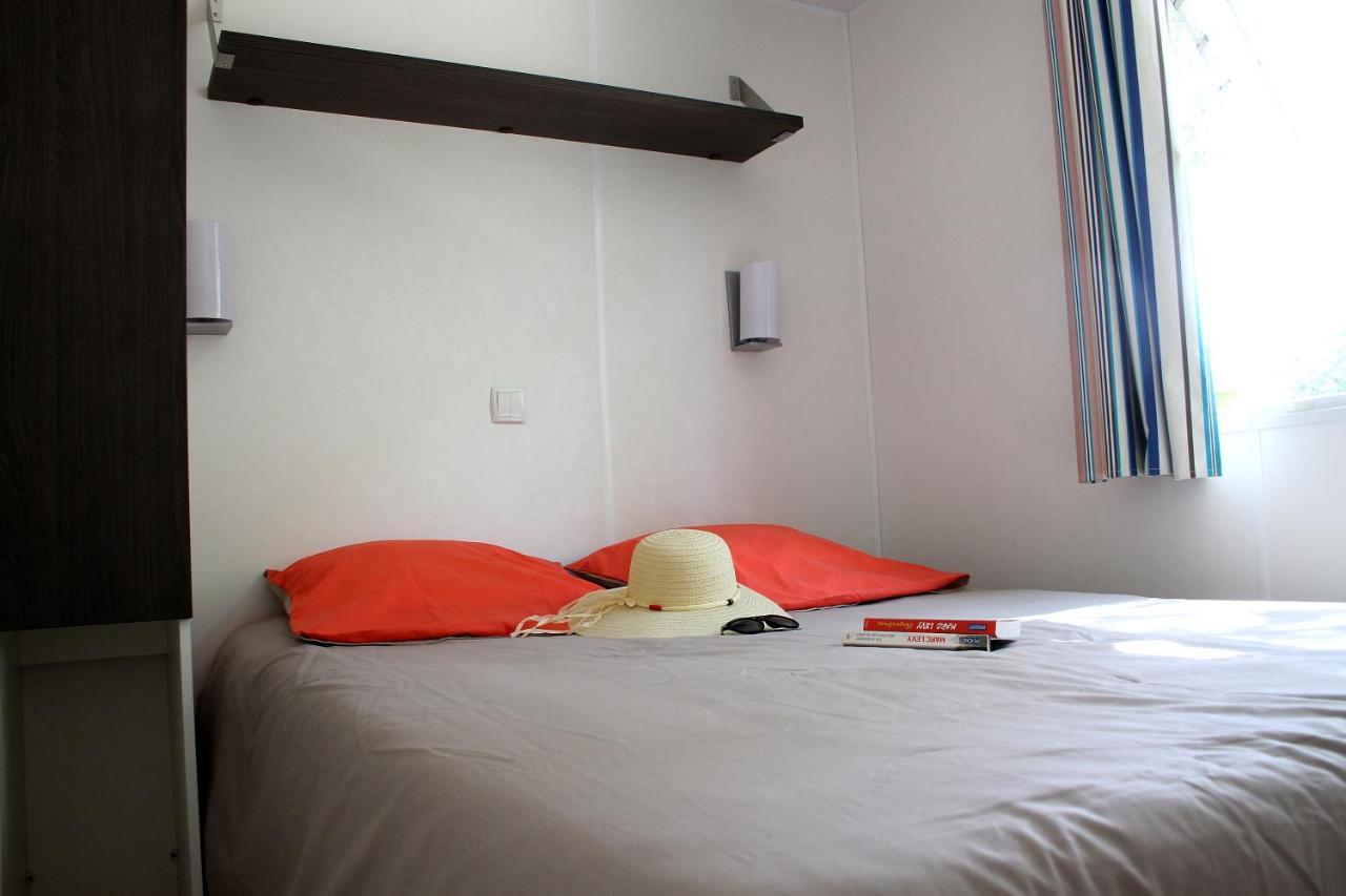 Camping Resort Les Champs Blancs 아그 외부 사진