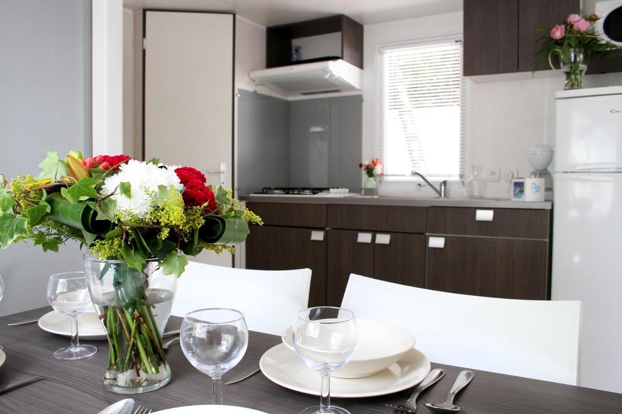 Camping Resort Les Champs Blancs 아그 외부 사진