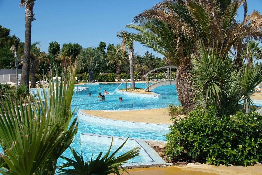 Camping Resort Les Champs Blancs 아그 외부 사진