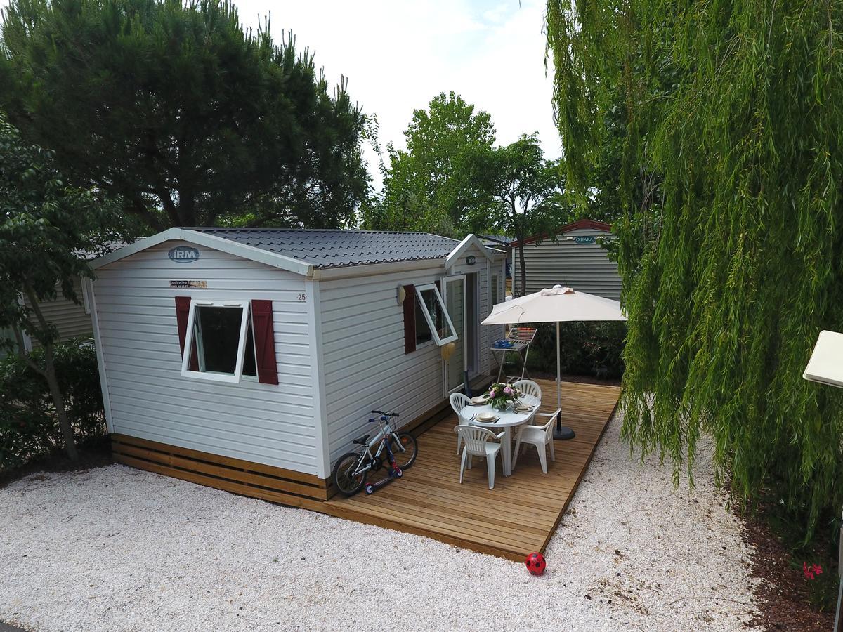Camping Resort Les Champs Blancs 아그 외부 사진