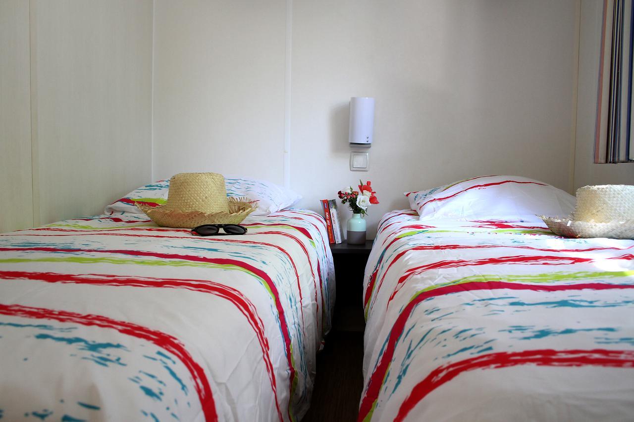 Camping Resort Les Champs Blancs 아그 외부 사진