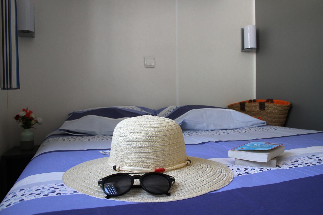 Camping Resort Les Champs Blancs 아그 외부 사진