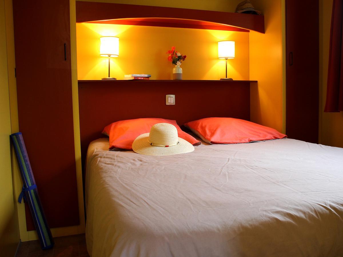 Camping Resort Les Champs Blancs 아그 외부 사진
