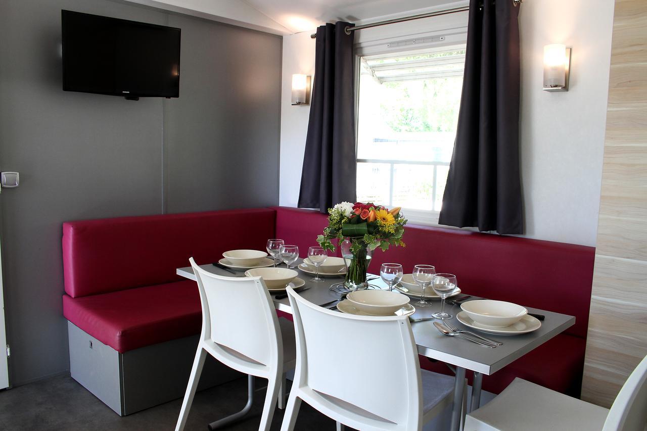 Camping Resort Les Champs Blancs 아그 외부 사진