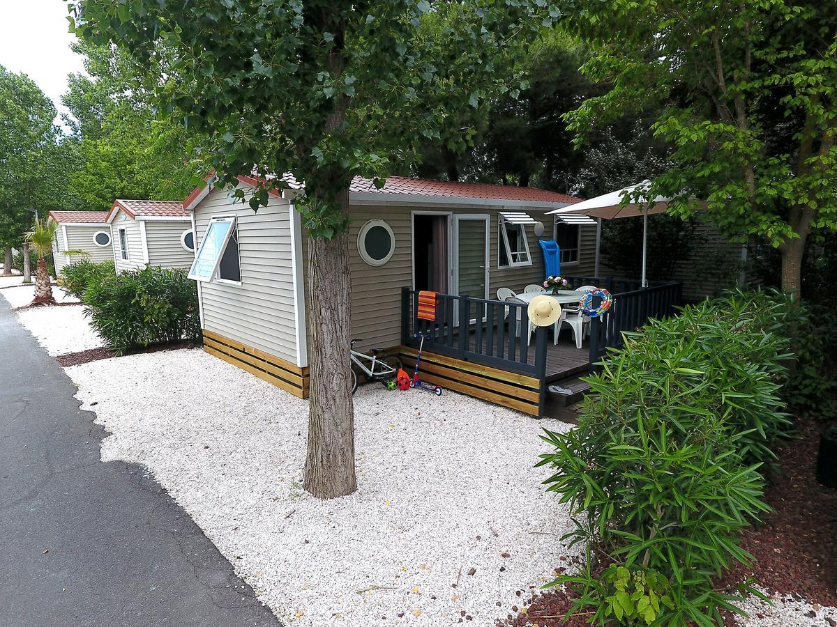 Camping Resort Les Champs Blancs 아그 외부 사진