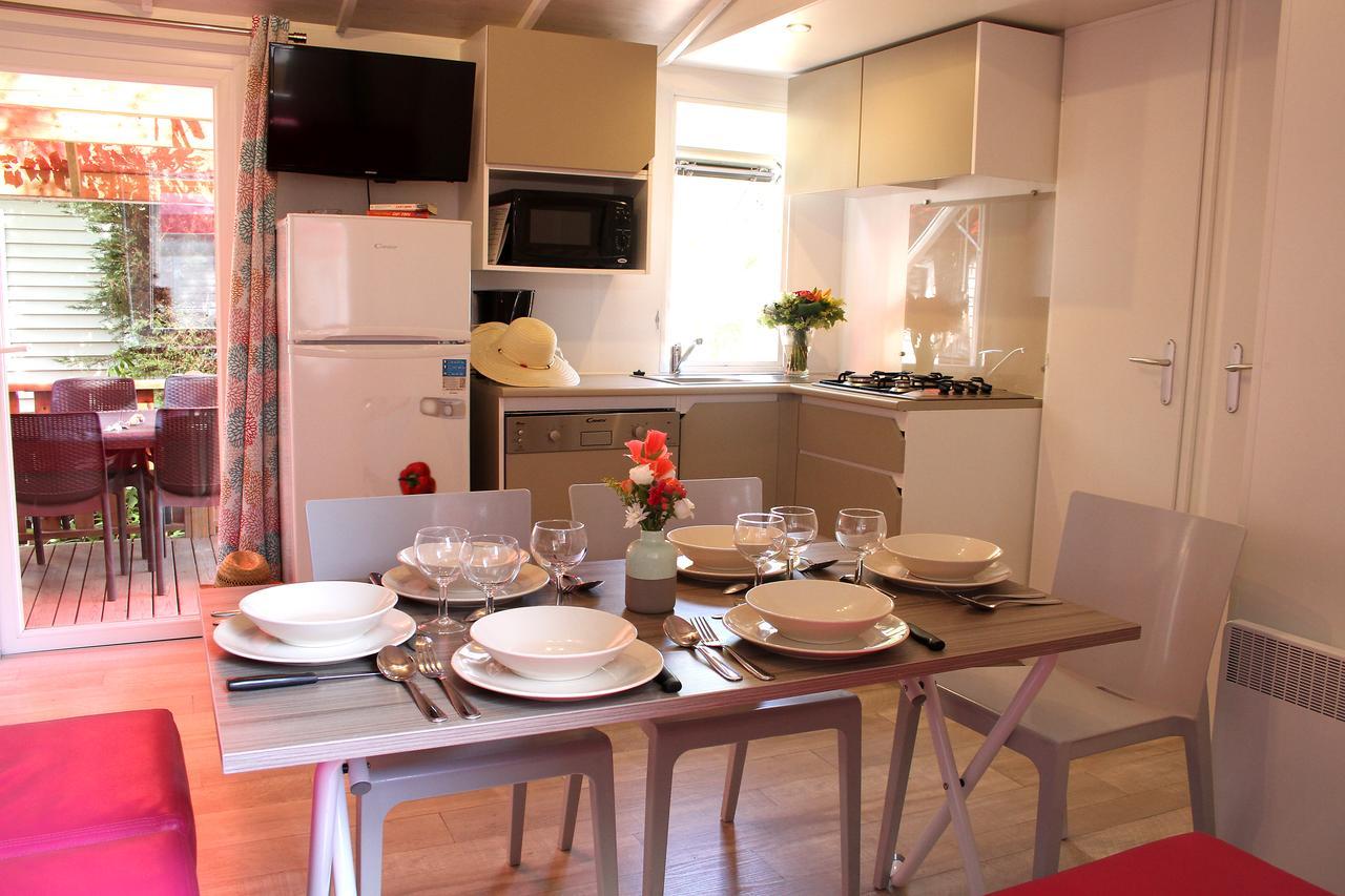 Camping Resort Les Champs Blancs 아그 외부 사진