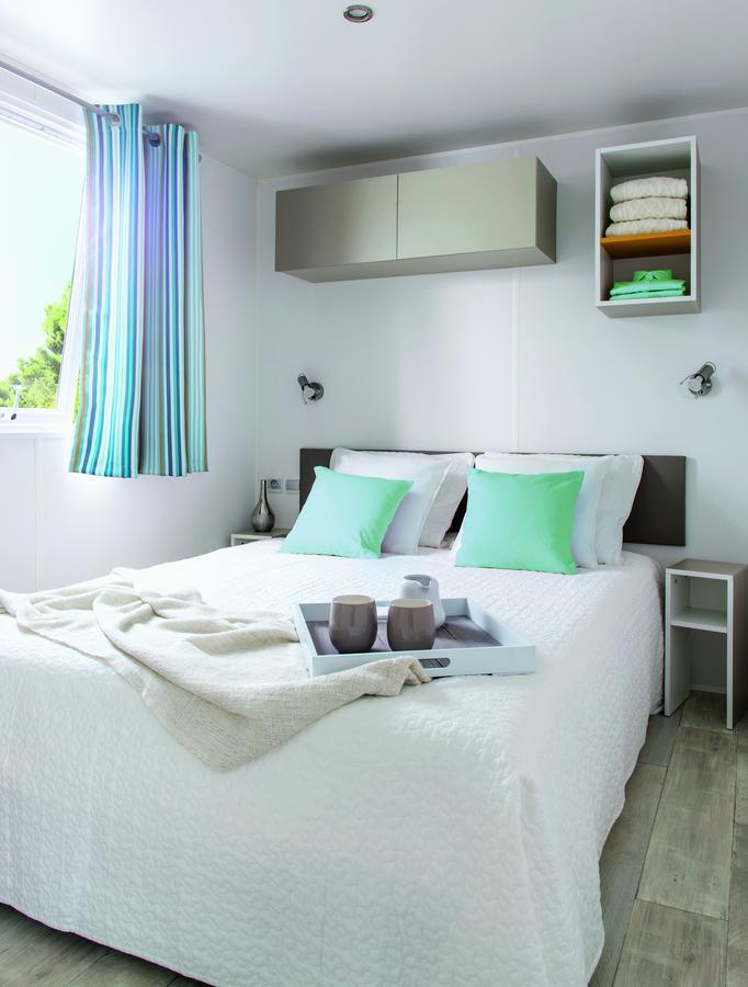 Camping Resort Les Champs Blancs 아그 외부 사진