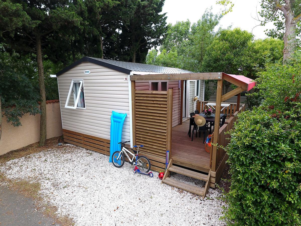 Camping Resort Les Champs Blancs 아그 외부 사진