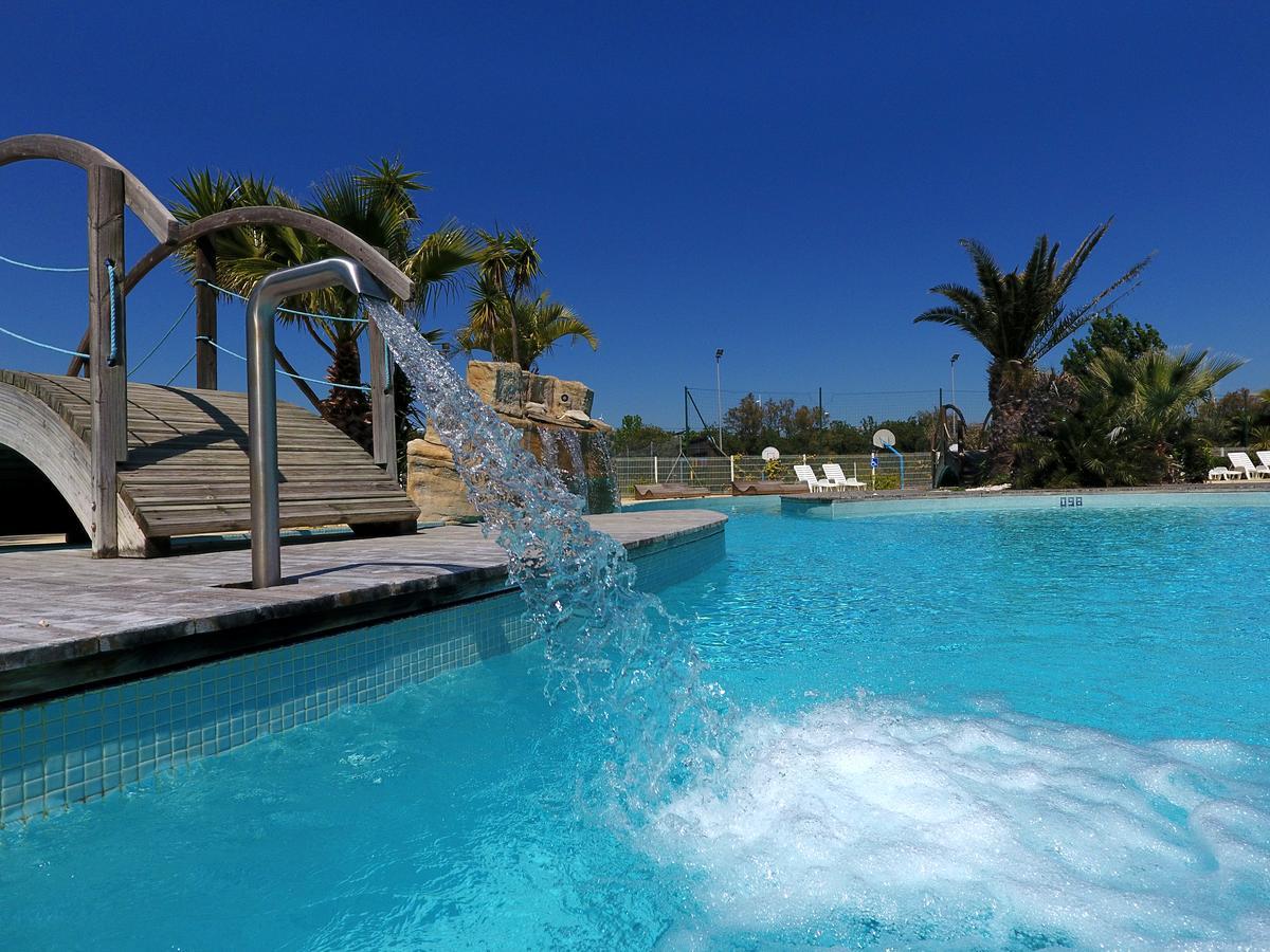 Camping Resort Les Champs Blancs 아그 외부 사진