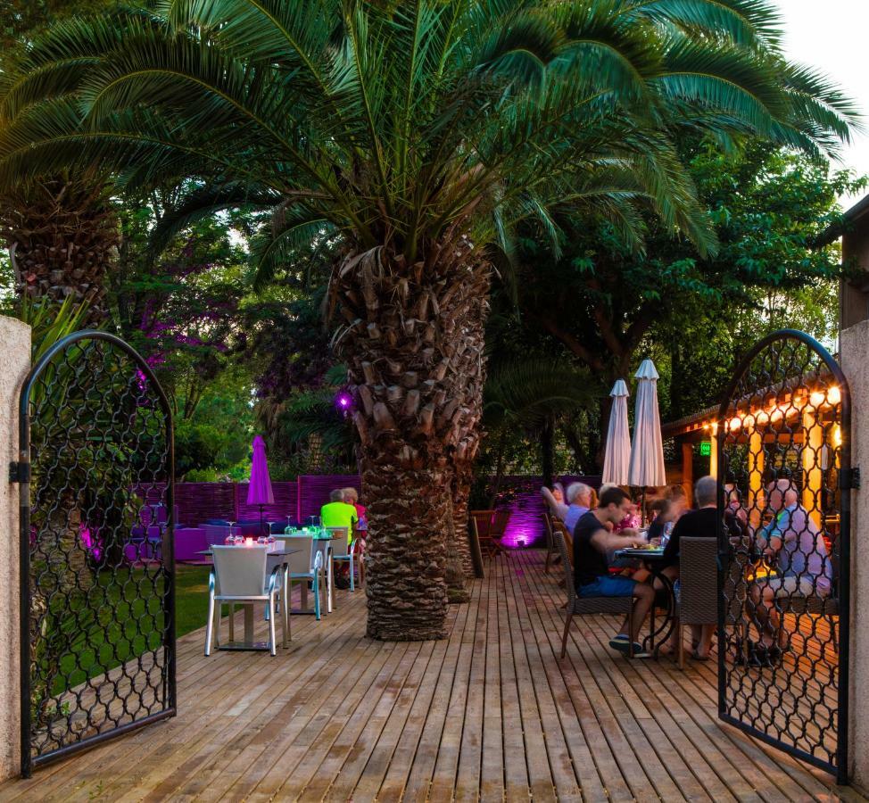 Camping Resort Les Champs Blancs 아그 외부 사진