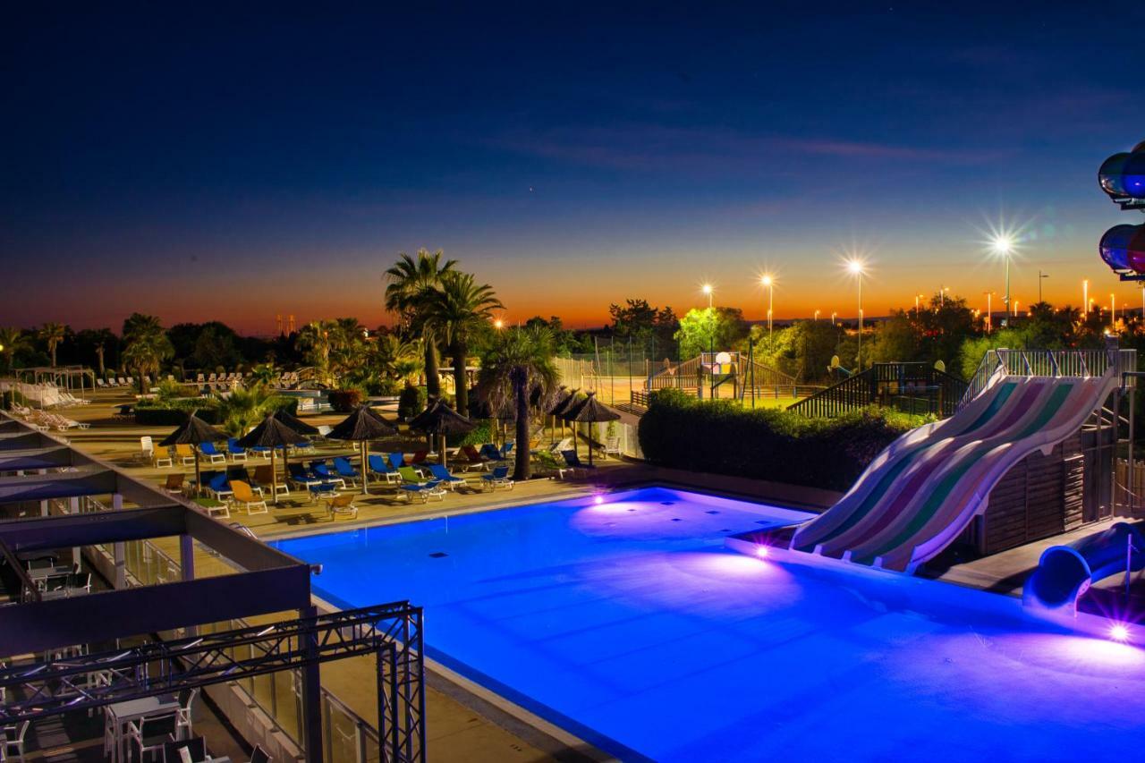 Camping Resort Les Champs Blancs 아그 외부 사진
